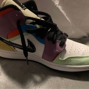 Multi color Jordan’s  barley worn & size women 8